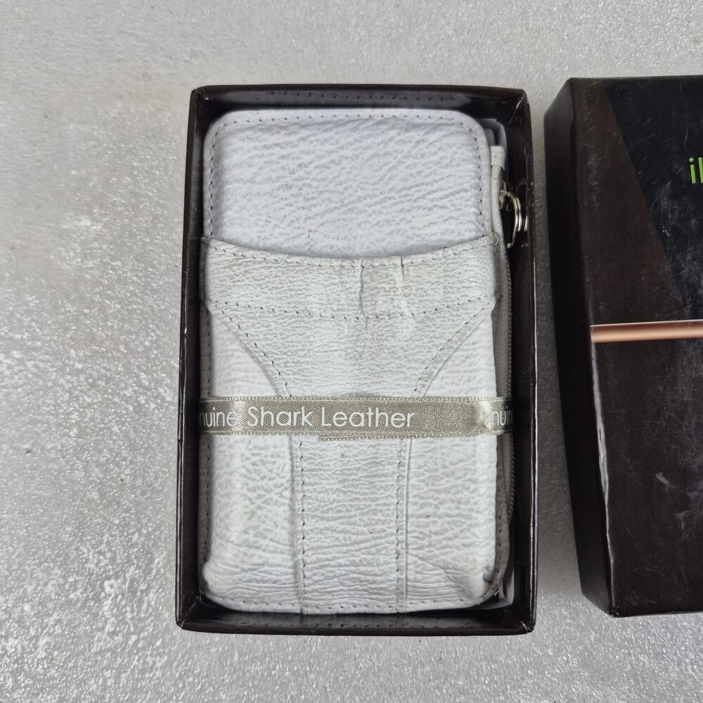 iLuxury by Croton Genuine Shark Leather Card Holder Wallet White Zip Case